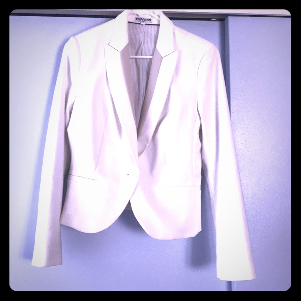 Fitted white jacket